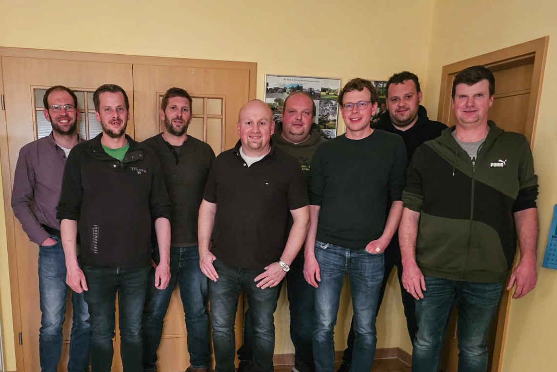 Auf dem Bild von links: Matthias Ippen, Harald Bohlen, Jan Stroman, Jörg Saathoff, Joachim Bödeker, Christoph Scharwies, Tammo Focken, Georg Pupkes.